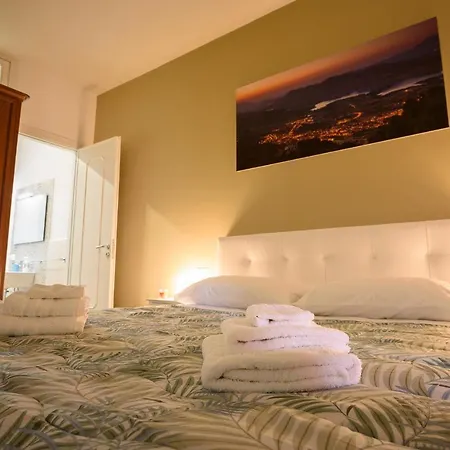Guest House Piana Degli Albanesi Pensionat Piana Degli Albanesi