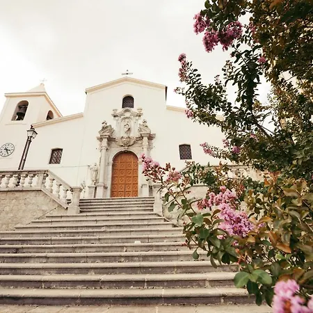Guest House Piana Degli Albanesi Gæstehus