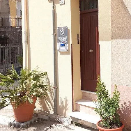Guest House Piana Degli Albanesi Gæstehus